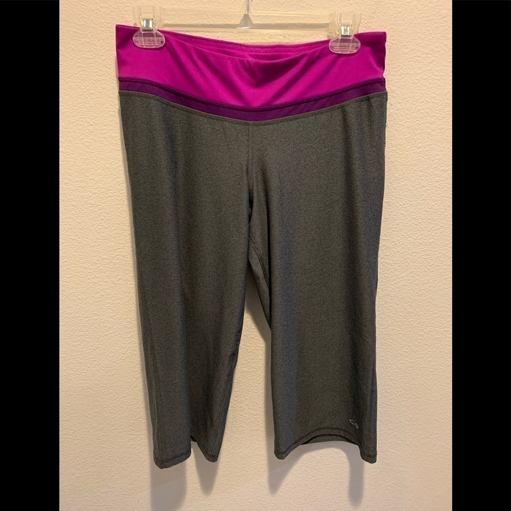 Champion Womens gray&pink legging shorts. Size M.​​​​​​​​​​​​​​​​​​​​
